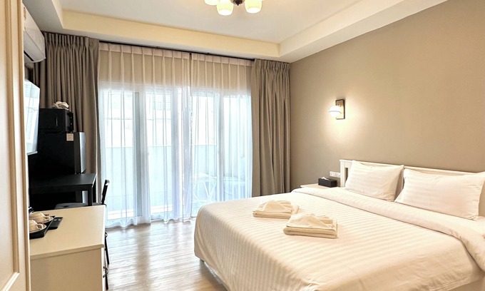 Nong Prue Hotel | Modern Studio 50m from Jomtien Beach, Free WiFi & Balcony