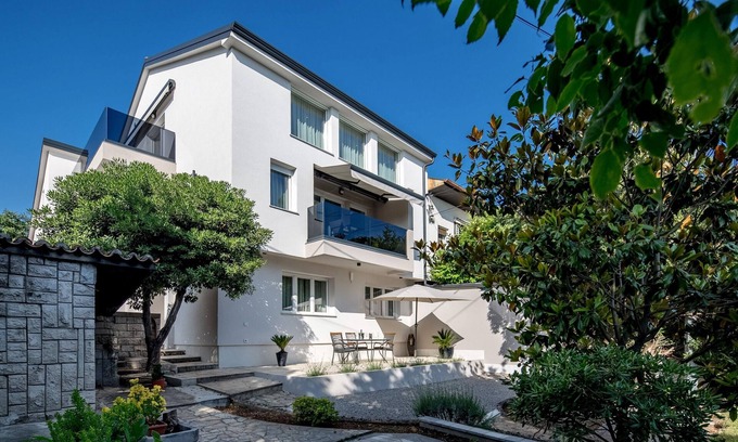 Zurkovo Apartment | Modern Studio Apartman 1 Desamani 975, Kostrena, Croatia