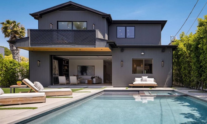 North Hollywood House | Modern Studio City 4BD Farmhouse w/Office