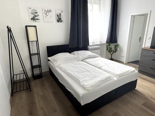 Bielefeld Apartment | Modern studio for 2 - Central I Parking I WiFi