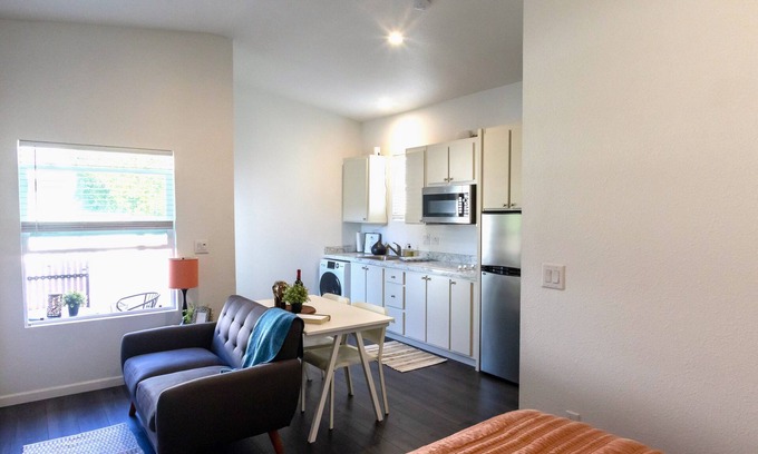Culver - West House | Modern Studio House 🌞 Fully private & 5 min to beach