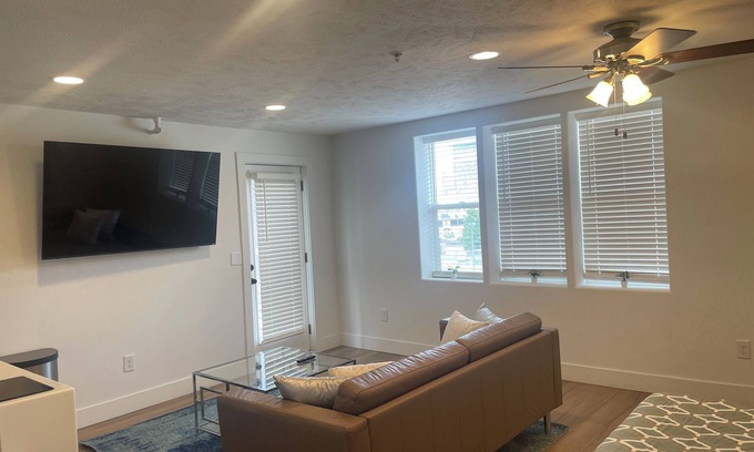 Downtown Omaha Apartment | Modern Studio Near Old Market