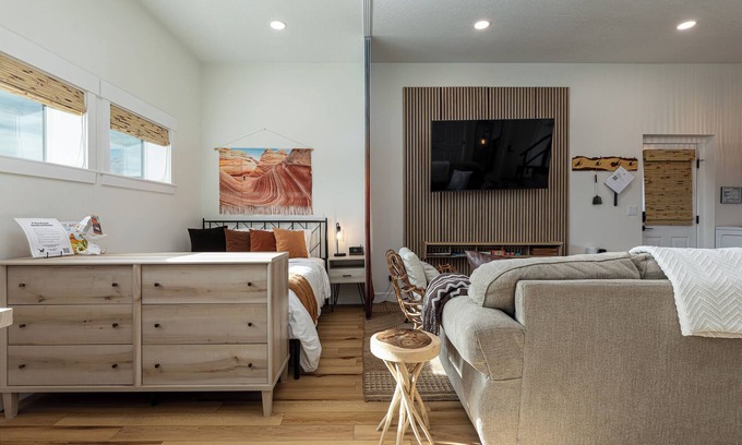 Kanab Apartment | Modern studio with kitchen, laundry, fire pit, grill, & red rock Views!