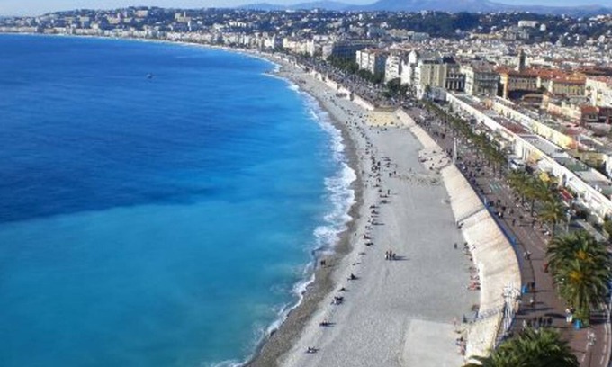 La Madeleine Apartment | modern studio with south-facing terrace, WiFi, 700 m to the beach, all shops