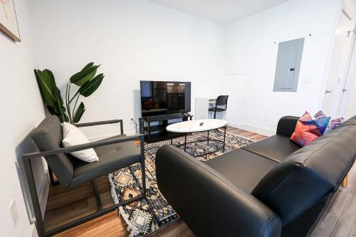 Brewerytown Apartment | Modern Studioqueenbed-wifigym