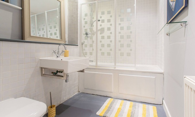 Livesey Apartment | Modern Stylish Close to London Bridge