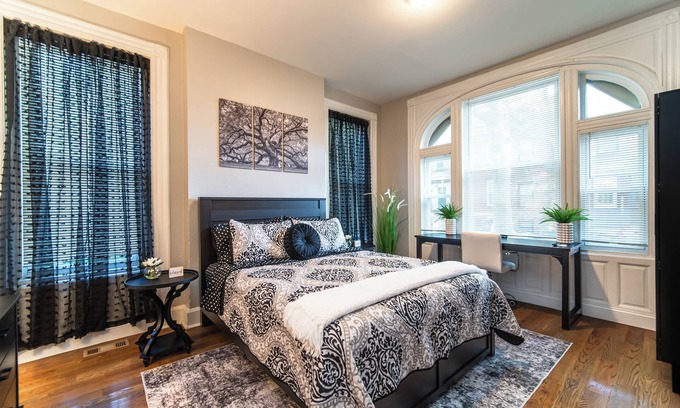 Downtown Apartment | Modern Stylish Unit in Wooster Sq, New Haven - This is a 29-night min booking