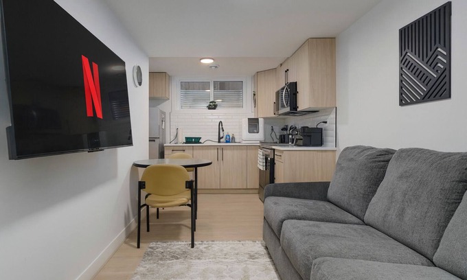 North Central Edmonton House | Modern Suite 2 by Royal Alex Hospital, LRT, Rogers| Free WiFi, Parking & Netflix