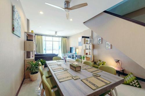 Hai Ya House | Modern Townhome at the Saturday Market and Old City