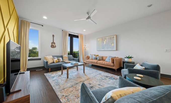 Katie Hill Neighborhood House | Modern Townhome Near Broadway | Views of DT