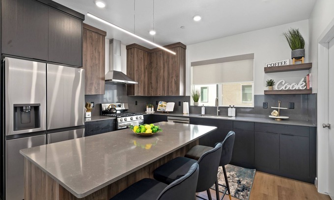 Capitol Hill House | Modern Townhome near Downtown - Skyline View