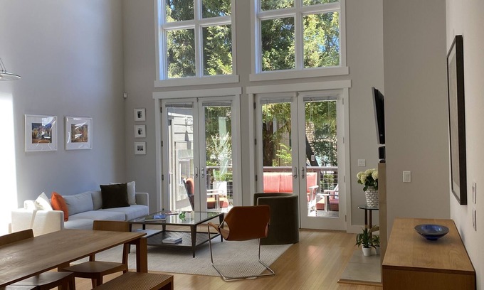 Healdsburg House | Modern Townhome - walking distance to Healdsburg Plaza