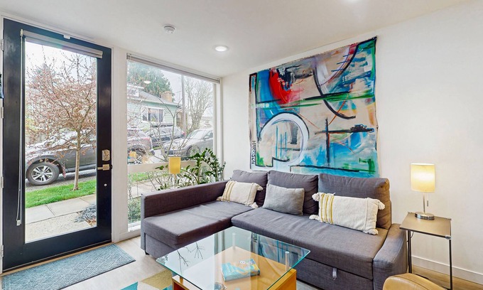 Judkins Park House | Modern Townhouse in Seattle’s Central District – Stunning Views & Prime Location
