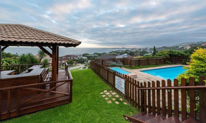 Brenton-on-Sea Apartment | Modern & Tranquil Mitai House