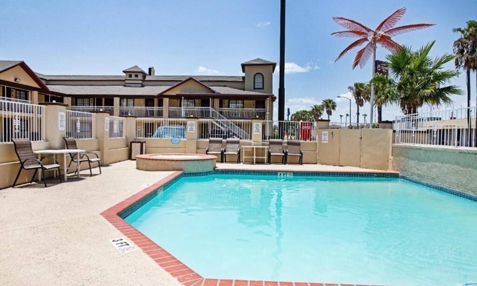 McAllen Hotel | Modern Unit Near Airport - Pet Friendly, Parking, And Outdoor Pool Access