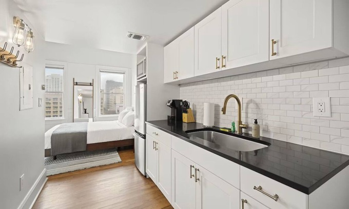 Downtown San Antonio Apartment | Modern Urban Retreat Steps from River Walk | Ideal for City Lovers & Explorers