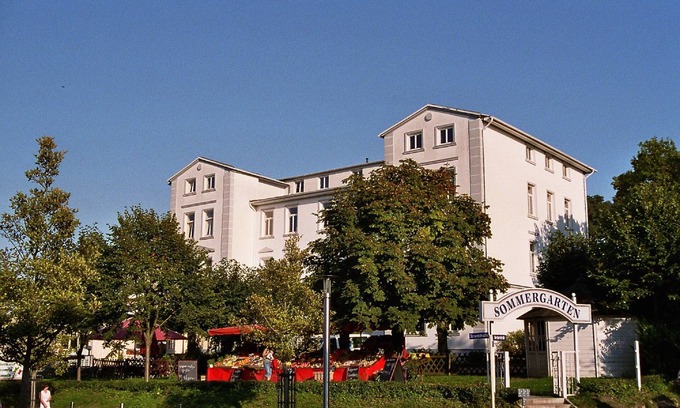 Gohren Apartment | Modern vacation apartment in a central location, close to the beach - Kurhaus Nordstrand FeWo 43