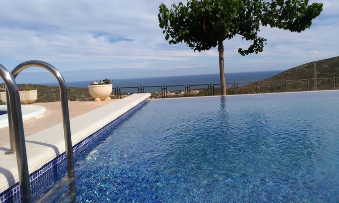 Peniscola House | Modern vacation home with jacuzzi and spectacular views of the sea and mountains