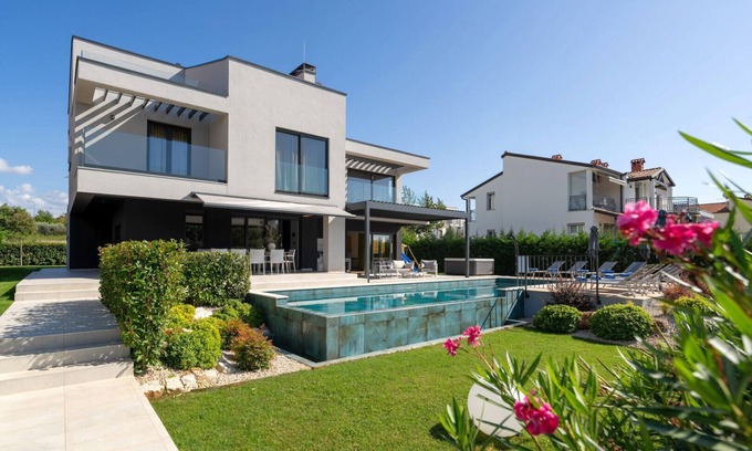 Mali Maj Villa | Modern villa Sunset View with pool in Porec