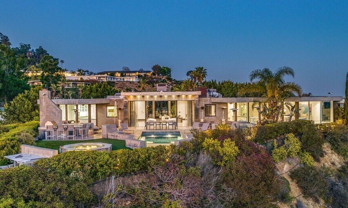 Trousdale Estates House | Modern Villa with Spectacular City & Ocean Views in Trousdale Estates