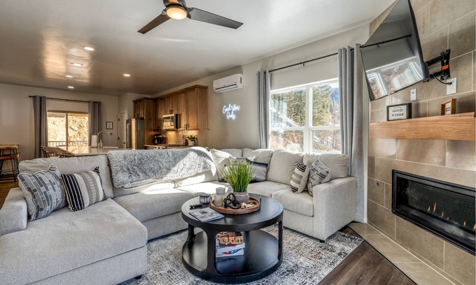 Red River House | Modern Vista Vibes: Your Epic Red River Escape