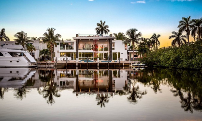 Nurmi Isles House | Modern Waterfront Mansion in the heart of Las Olas minutes from the Beach
