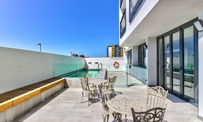 Cape Town City Centre Apartment | Modern Woodstock Apt w/Mountain View