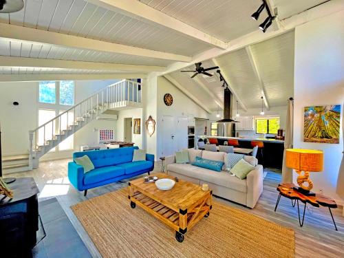 Oakhurst House | Modern Yosemite Cabin, 15min Bass Lake, Sleeps 8