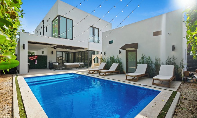 Liberty City Villa | Modern Zen Oasis in Design District Sleeps 16