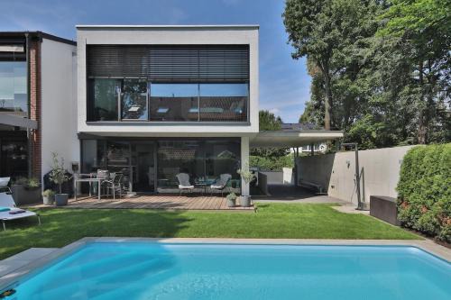 Gersthofen House | Moderne DHH mit zwei Apartments