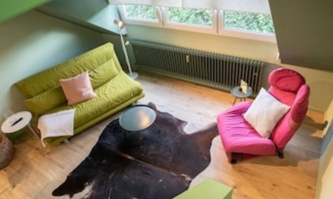 Weiherfeld Apartment | Moderne, neu Renovierte Dachgeschoßwohnung in Karlsruhe