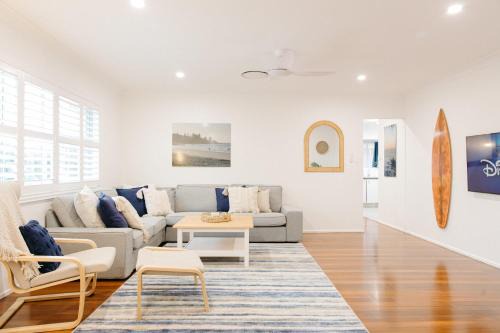 Moffat Beach Apartment | Moffat Beach Coastal Contemporary Unit A