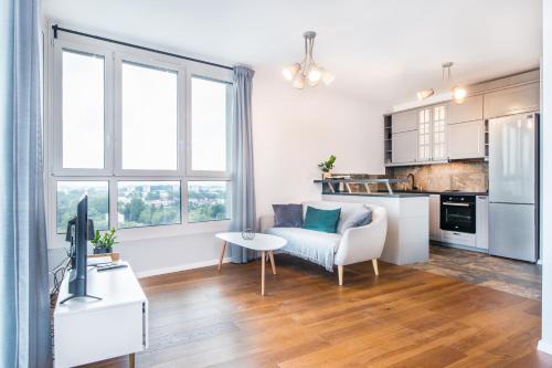 Grzegorzki Apartment | Mogilska Tower Apartments near Tauron Arena by InPoint