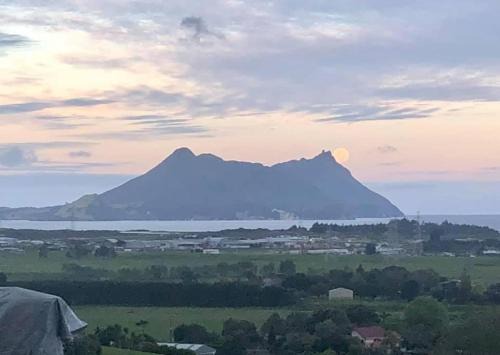 Ruakaka House | Moko Hiwi Escape Ruakākā- Huia Suite