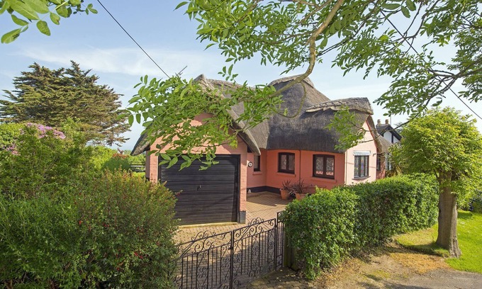 Shanklin Cottage | Mole Cottage - a cottage that sleeps 7 guests in 3 bedrooms