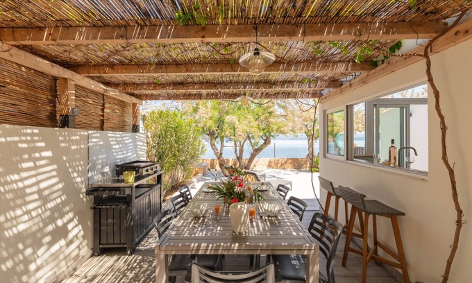 Giens Villa | Mon Rêve, fisherman's cottage feet in the water