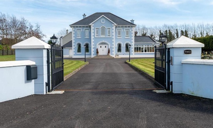 Saint Johnston Villa | Mongalvin