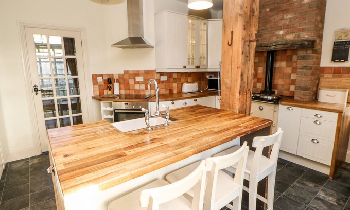 Barnard Castle Cottage | MONKSMOOR HOUSE, pet friendly in Middleton-In-Teesdale