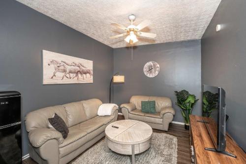 Newport House | Monmouth Loft 4 - Walk to Shops