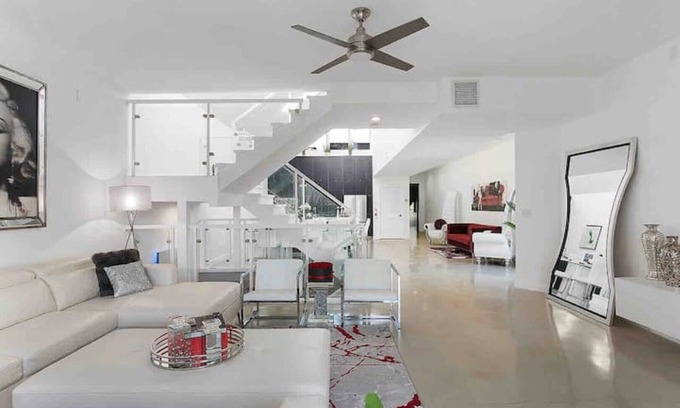 Downtown Fort Lauderdale House | Monroe Mansion Las Olas Downtown House With Pool!