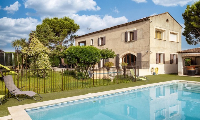 Chateaurenard Villa | Monte Leon, a beautiful holiday home for 8 people in Provence with private pool