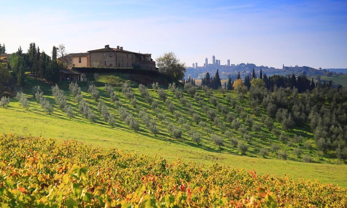 San Gimignano Apartment | Montegonfoli 3 Stunning San Gimignano Apartment with pool, Patio & Scenic Views