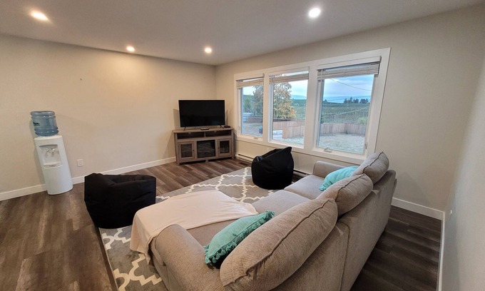 Rutland House | Monthly Negotiable - Large Acreage - Pets Friendly