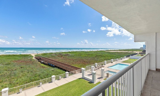 South Padre Island Condo | Monthly rentals at the Breakers Condo - 3rd floor overlooking the Gulf of Mexico