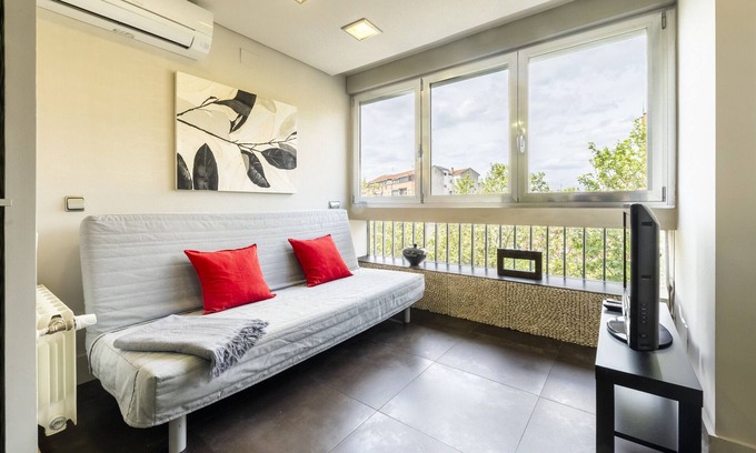 Castillejos Apartment | Monthly Rental in Madrid - Exterior Flat with 1 Bedroom + Studio and 2 Bathrooms