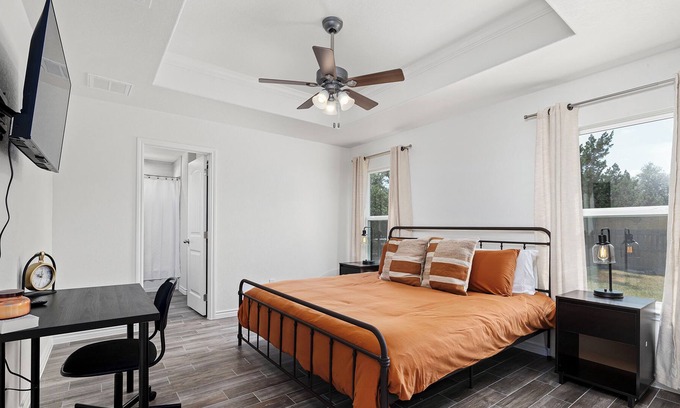 Spring Branch House | *Monthly Stays* Workspace, King bed, Boat parking!