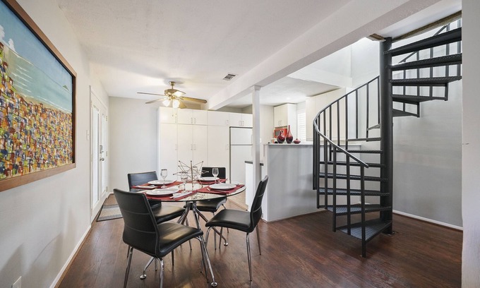 Neartown House | Montrose District Guesthouse with Private Yard across from Cherryhurst Park