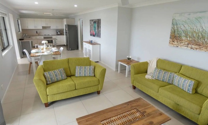 Mooloolaba House | Mooloolaba Beach House- Pet friendly