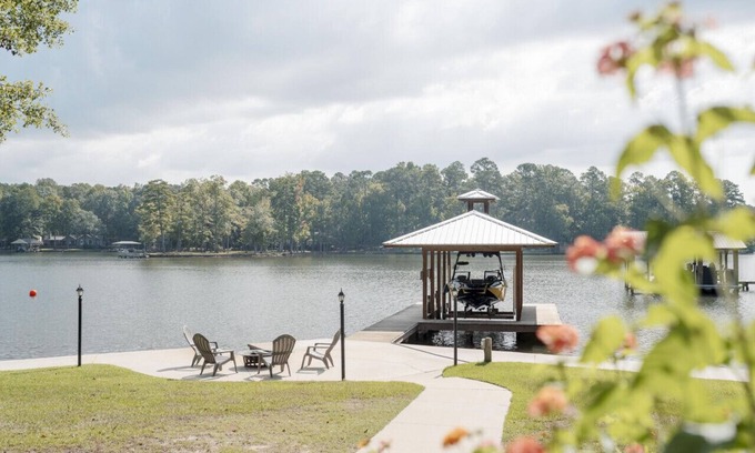 Dadeville Apartment | Moonbranch Waterfront