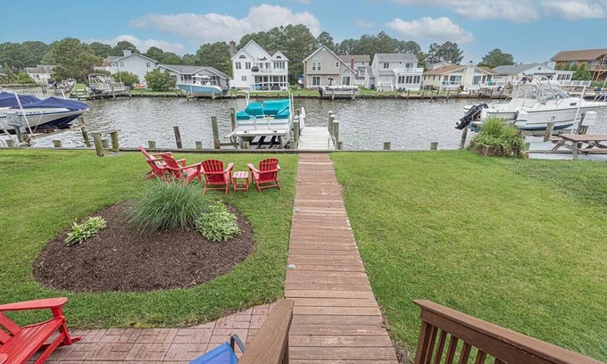 Ocean Pines House | Moonshell - Waterfront, 3 Bedrooms, 2 Bathrooms, Sleeps 6, Non Group Rental